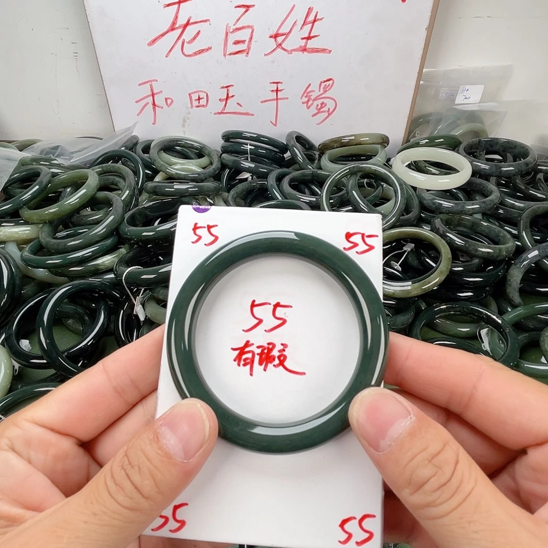 安***妮和田玉手镯未镶嵌