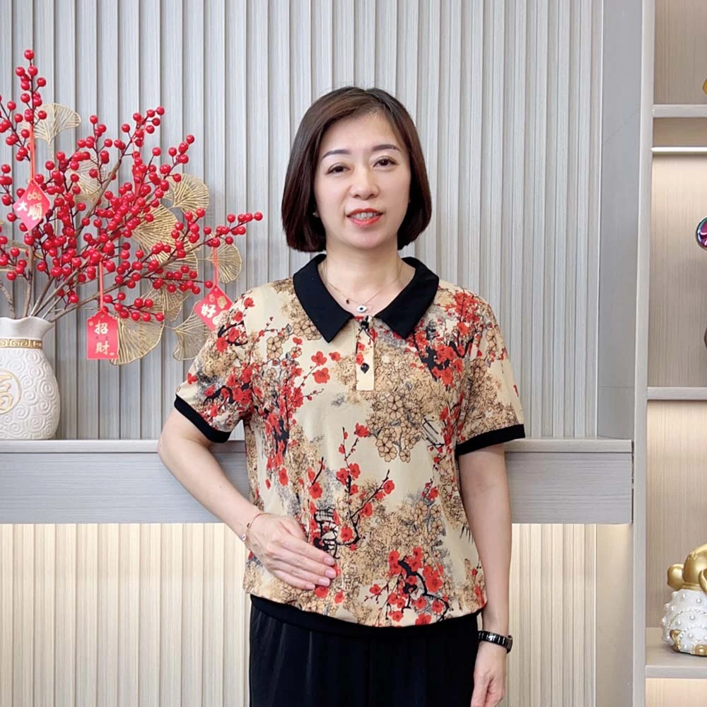 2025夏季新款洋气中老年妈妈装百搭减龄宽松显瘦印花翻领T恤小衫