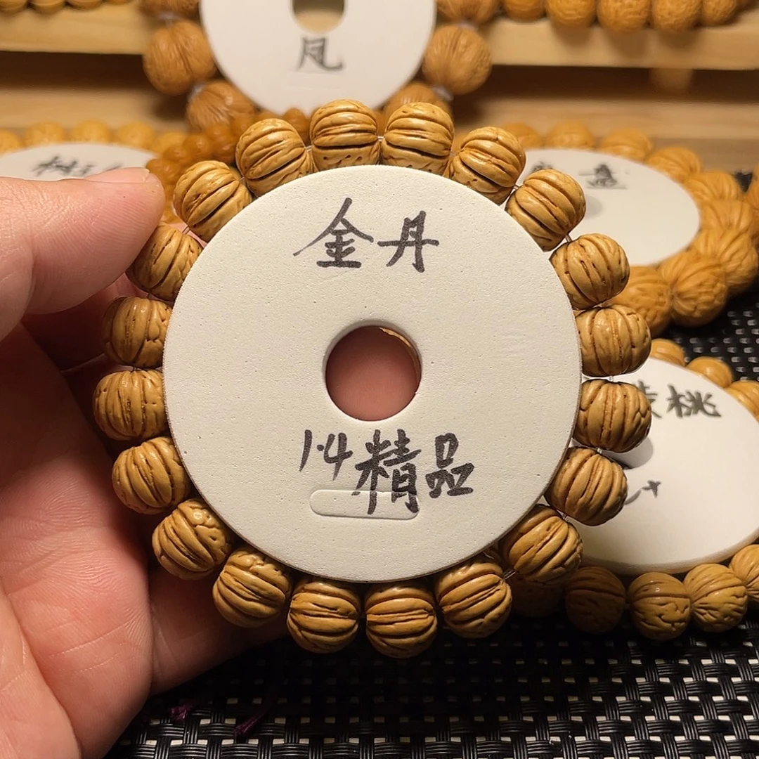 强***子桃木金丹桃核，皮质好，密度大