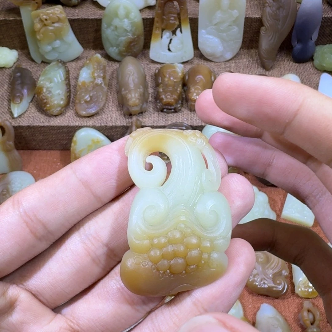 和田玉未镶嵌颈饰