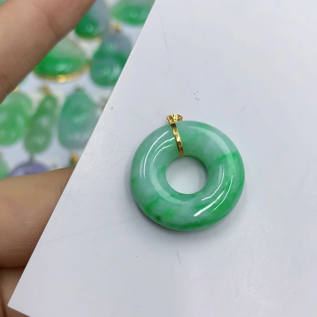 翡翠18K金镶嵌颈饰翡翠