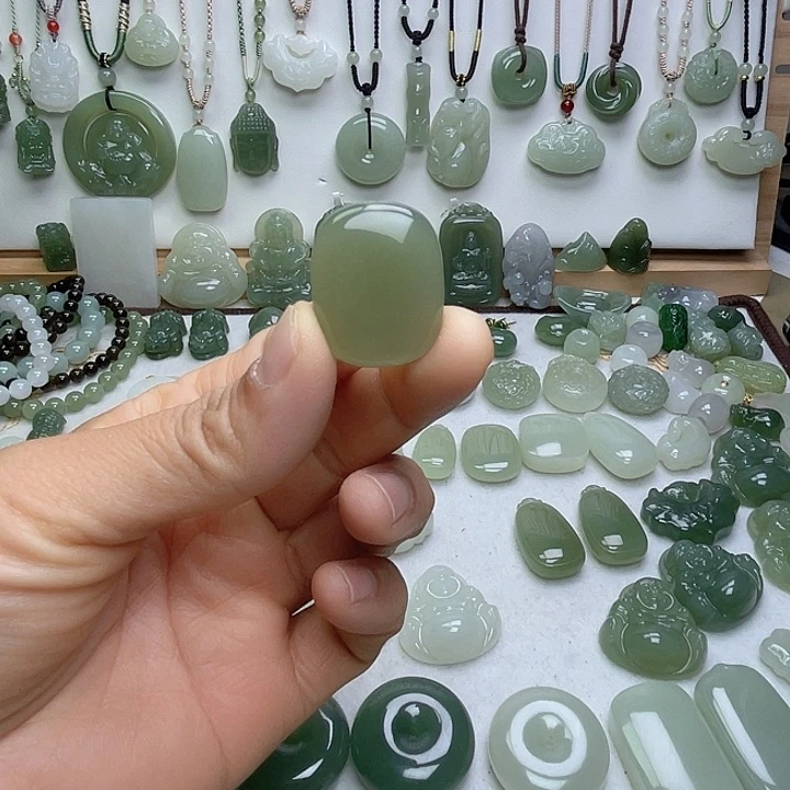 穗***王和田玉未镶嵌颈饰