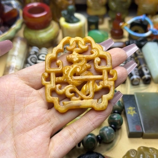 蛇纹石玉未镶嵌颈饰