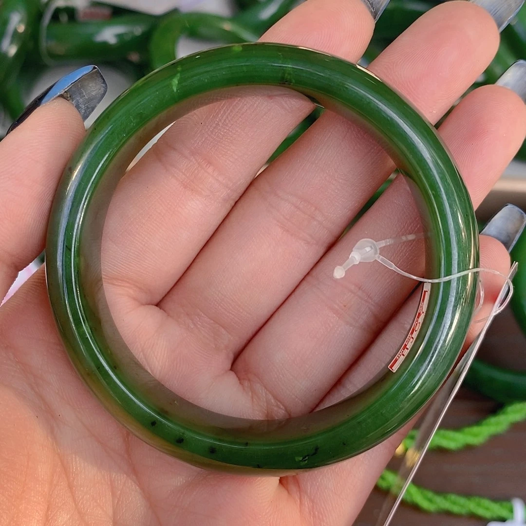 是***吖和田玉（碧玉）未镶嵌手链