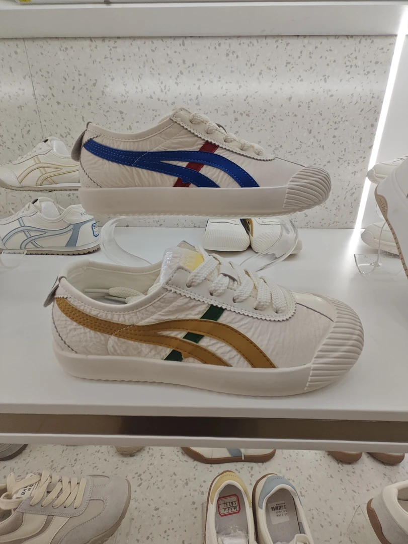 运动休闲鞋修面皮圆头时尚休闲鞋女款女鞋舒适白色