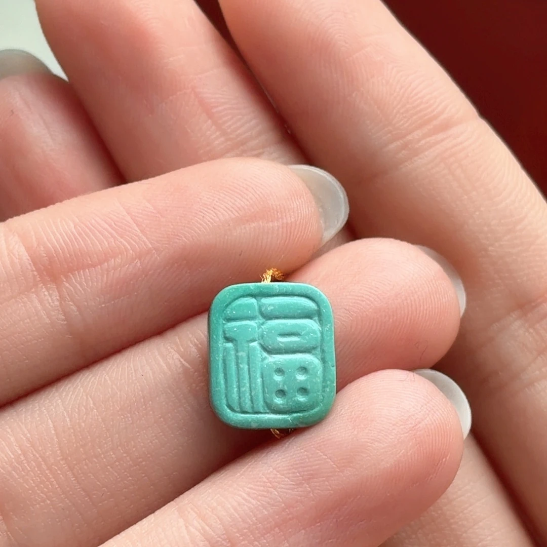 绿松石未镶嵌颈饰