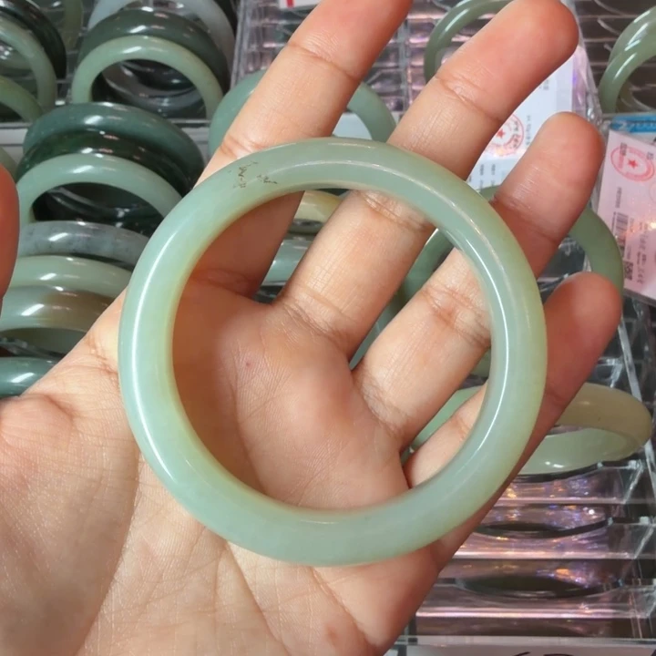 花***雨和田玉（糖玉）未镶嵌手镯