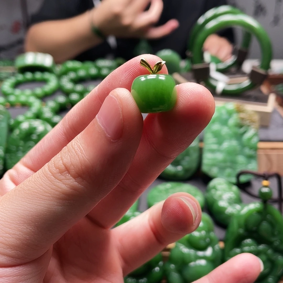 和田玉（碧玉）18K金镶嵌颈饰
