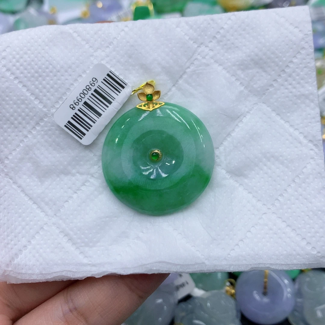 颈饰18K金镶嵌翡翠平安