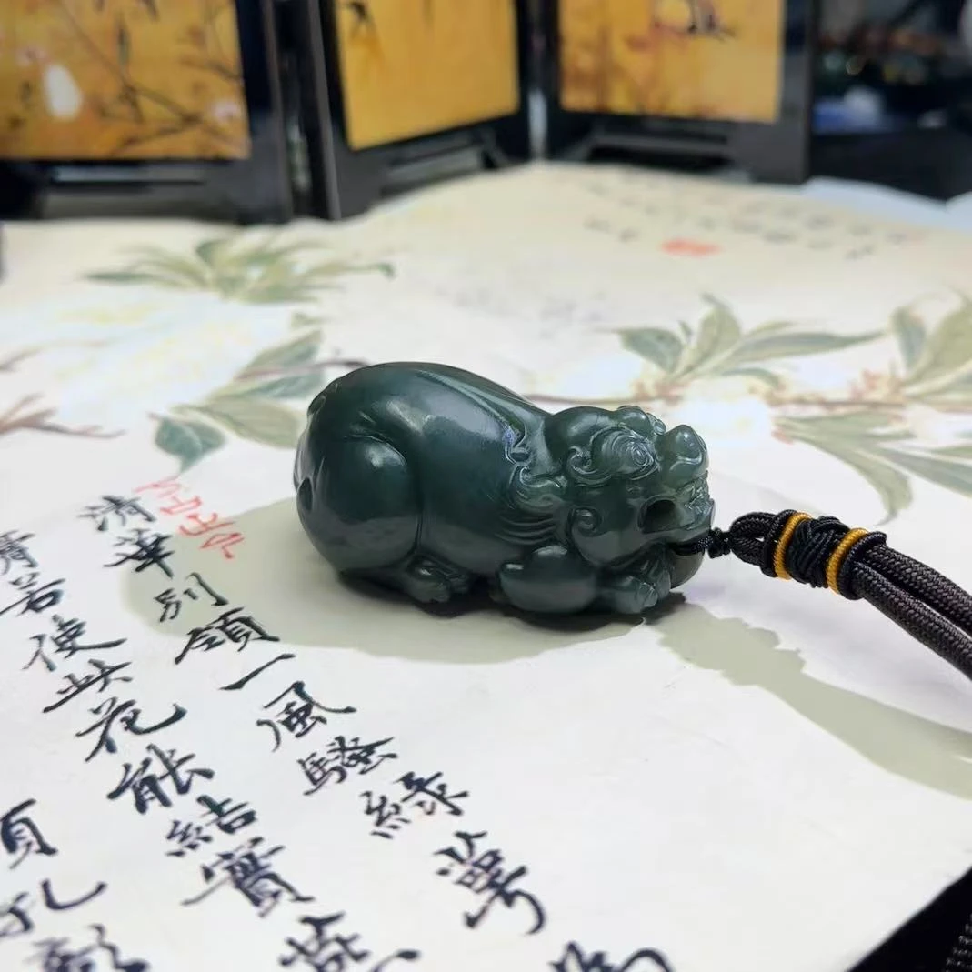 天然和田玉老料精雕貔貅把件油润细糯