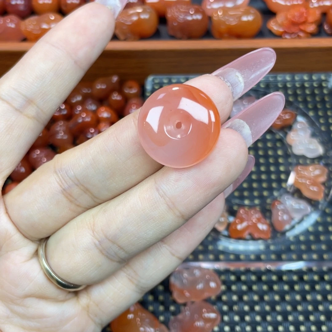 南红玛瑙未镶嵌颈饰平安扣