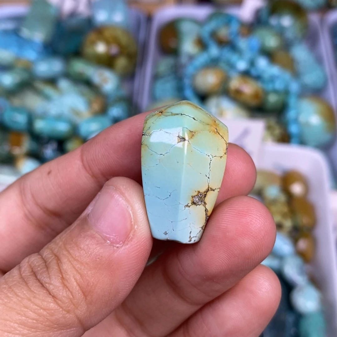 绿松石未镶嵌颈饰
