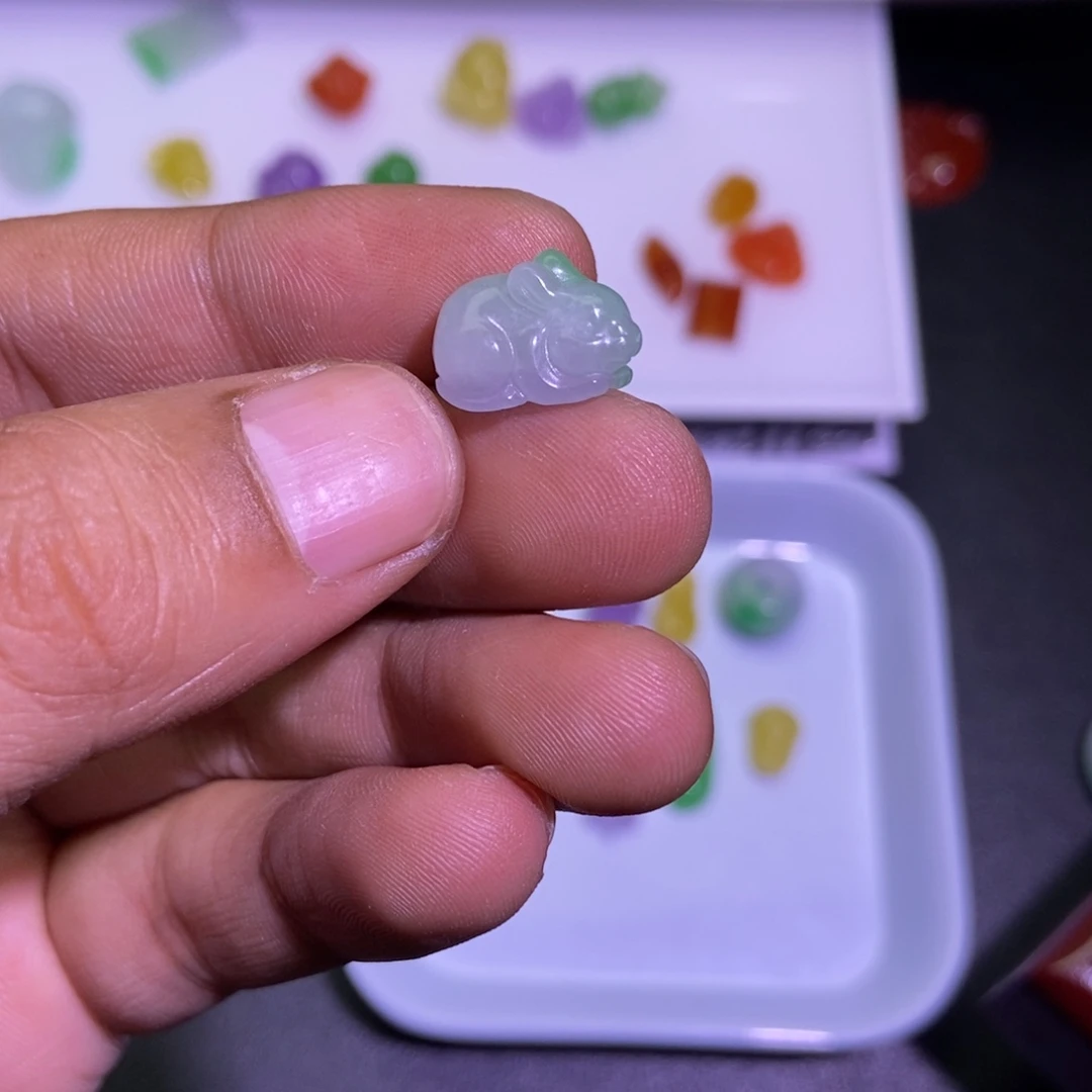 翡翠未镶嵌颈饰吊坠
