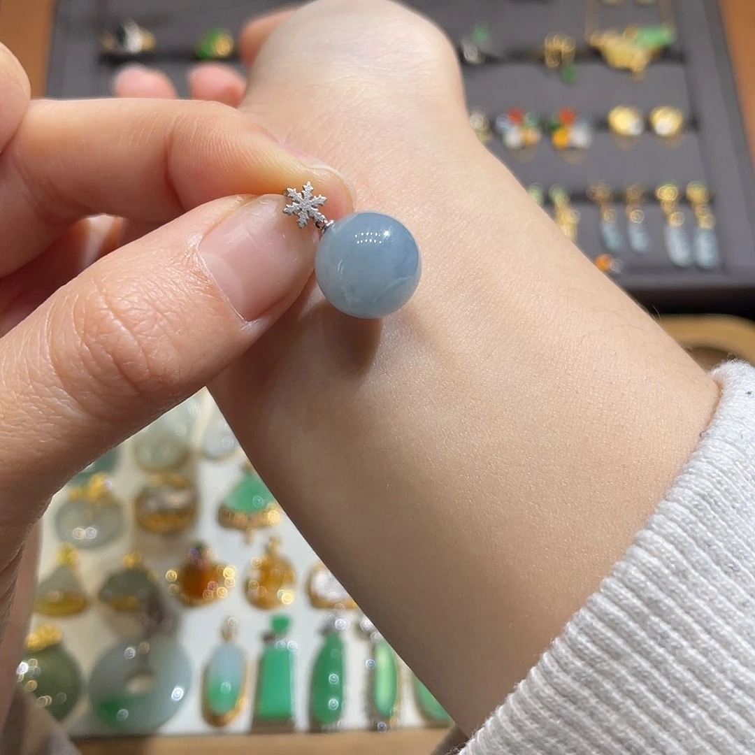 翡翠吊坠(不含链)18K金镶嵌奶白飘花珠珠