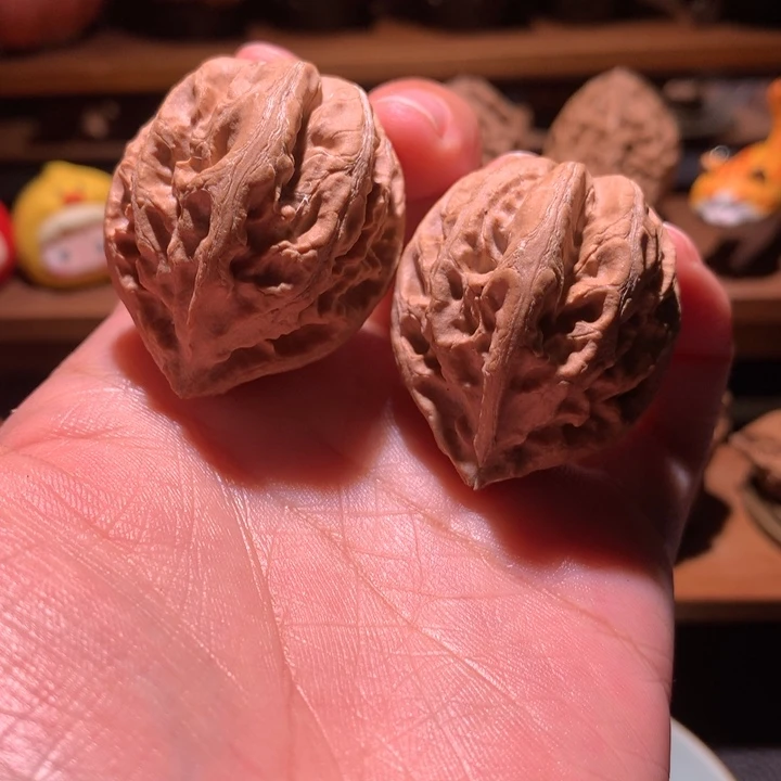 文玩核桃吊坠楸玥核54