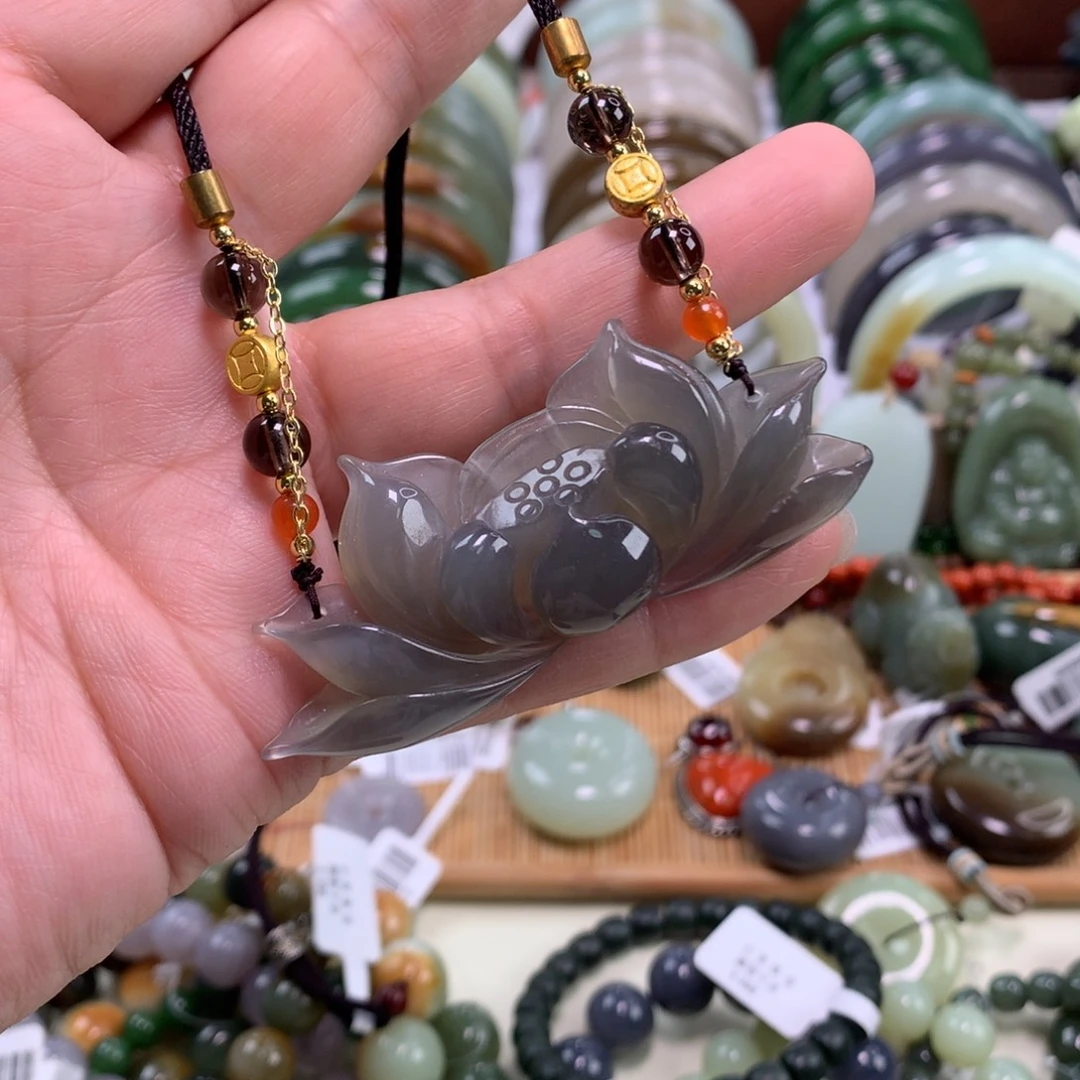 岫玉未镶嵌颈饰吊坠