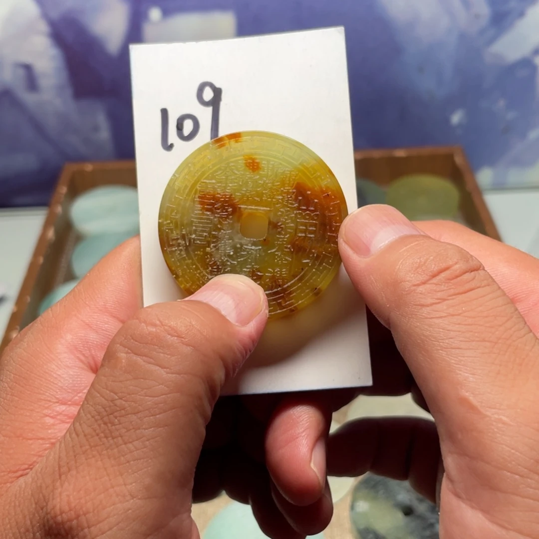 窝***然蛇纹石玉未镶嵌颈饰