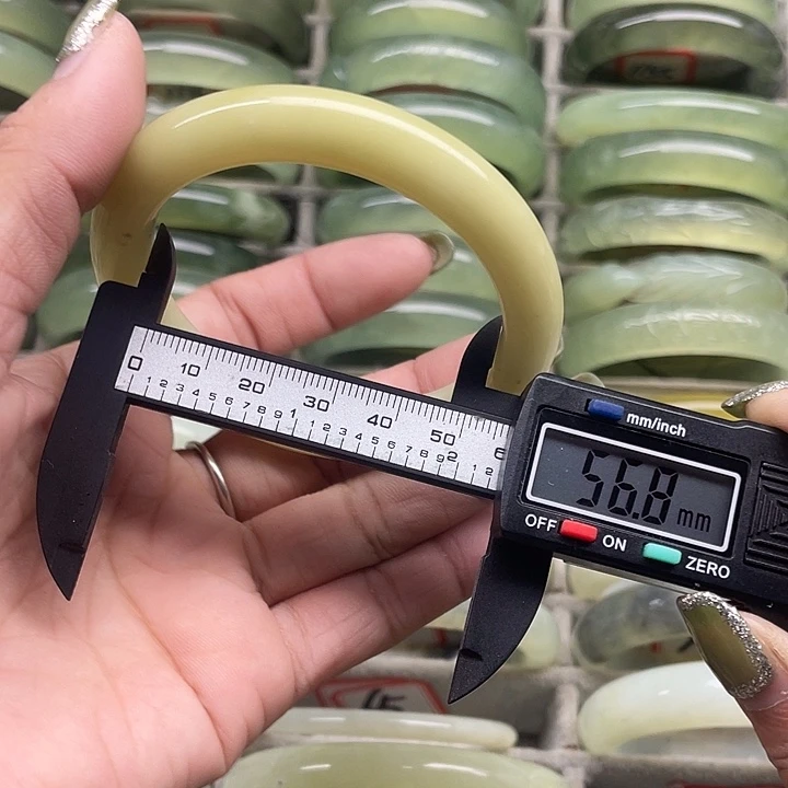 蛇纹石玉未镶嵌手镯50