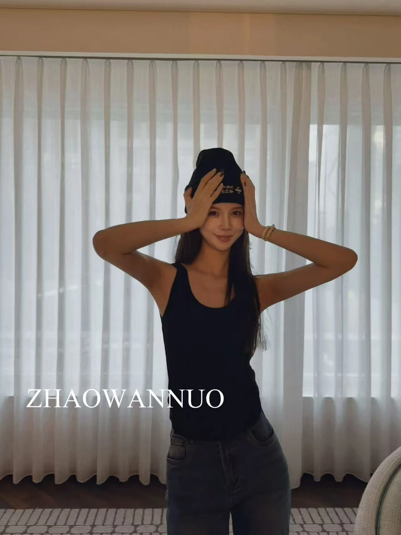 ZHAO WANNUO 丨克罗黑色十字架梵文刺绣毛线冷帽WN0076