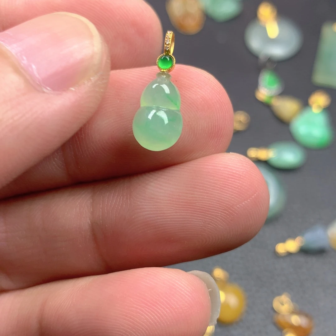 【闪购商品】颈饰18K金镶嵌翡翠翡翠