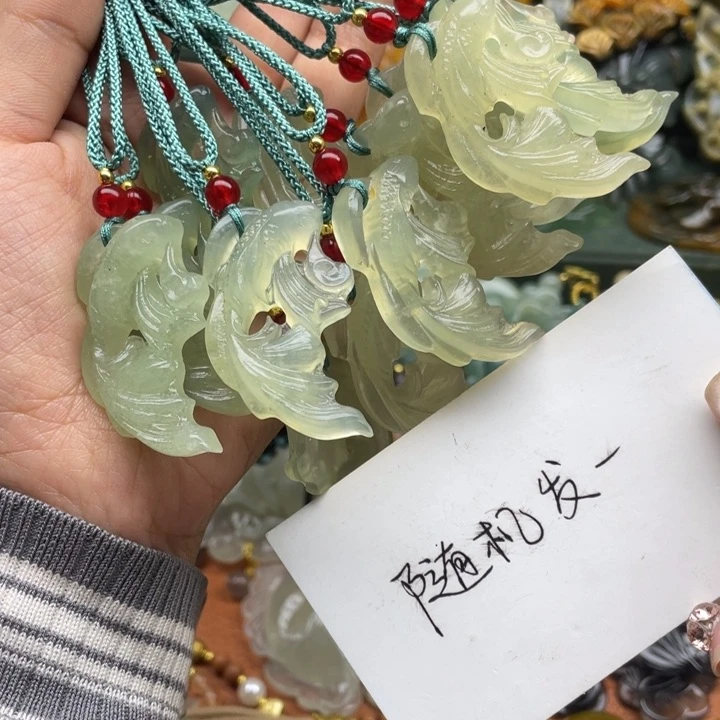 蛇纹石玉未镶嵌吊坠