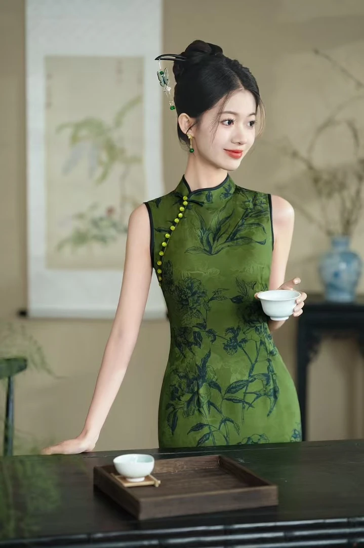 日常新中式花色斜领一字扣旗袍网红长款时尚日奢风2025新款