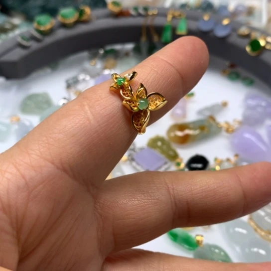 翡翠颈饰未镶嵌翡翠