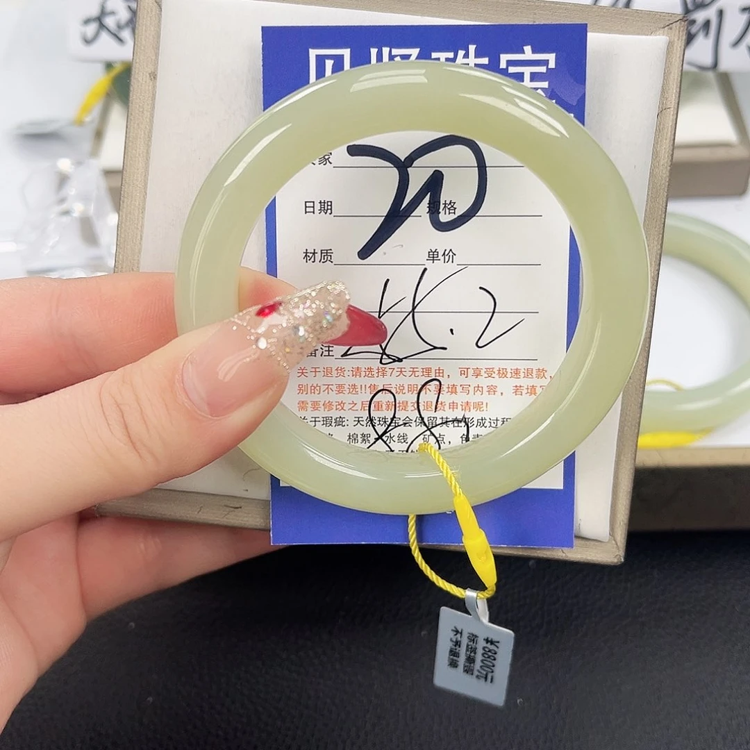 和田玉手镯未镶嵌