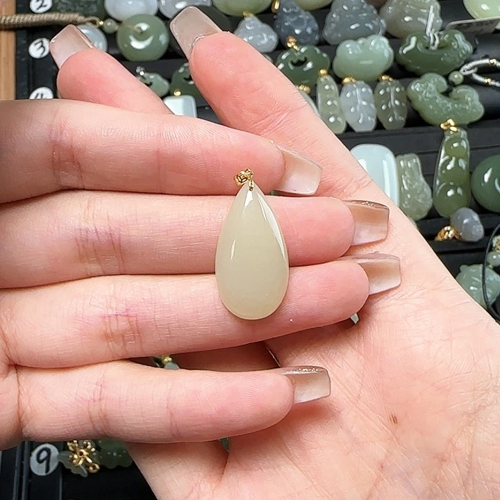 和田玉18K金镶嵌颈饰