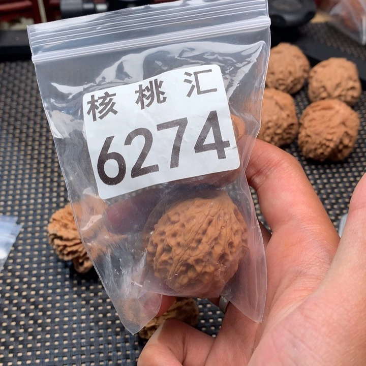 文玩核桃吊坠金牛