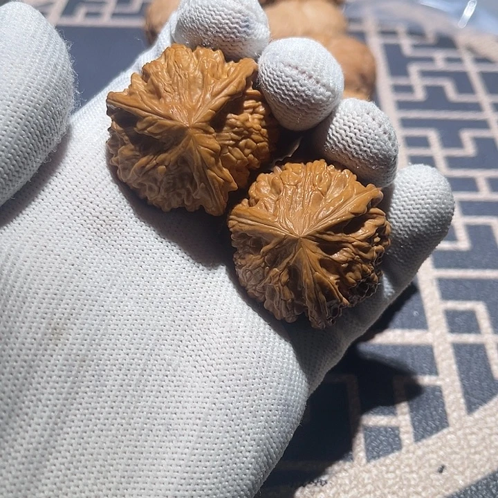 文玩核桃吊坠这***吗御龙正奔