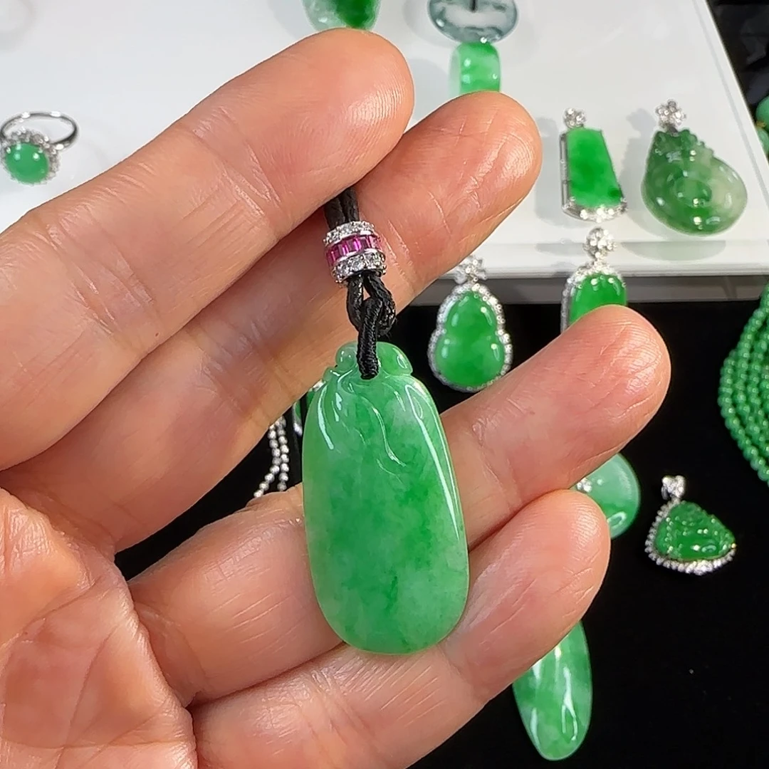 翡翠未镶嵌颈饰吊坠