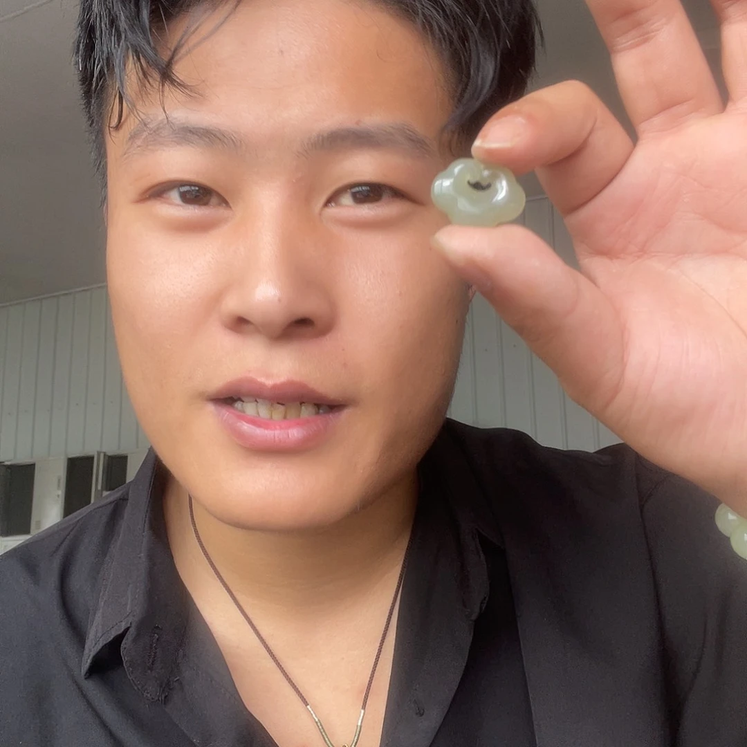 和田玉未镶嵌颈饰和田玉新疆且末料平安锁吊坠