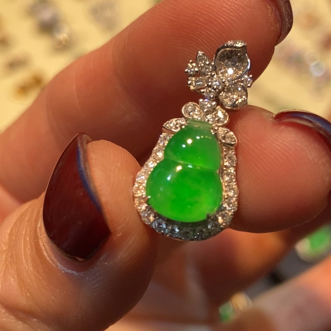 翡翠颈饰18K金镶嵌葫芦吊坠