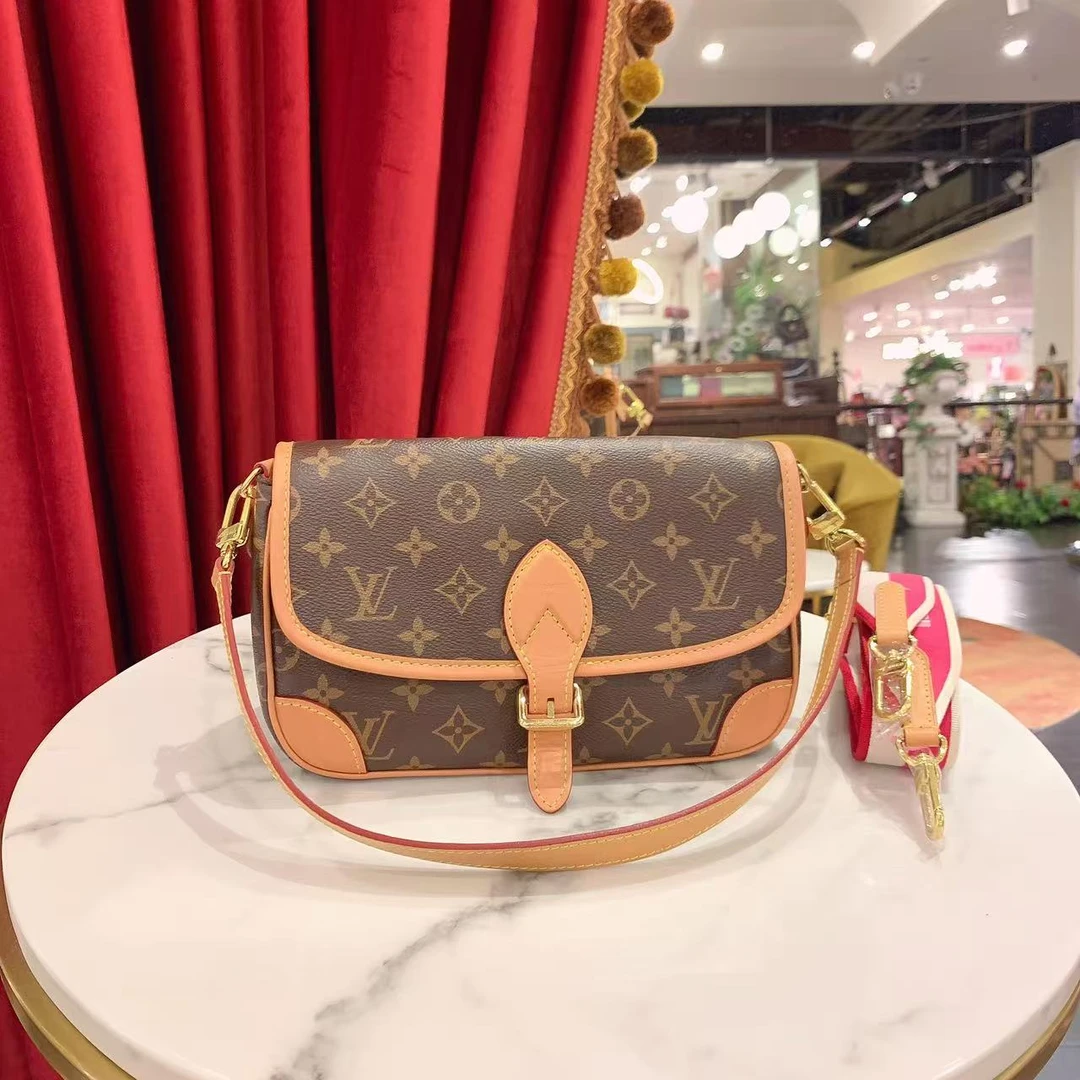 95新 LouisVuitton/路易威登 GGS法棍粉肩带老花单肩包/22874218