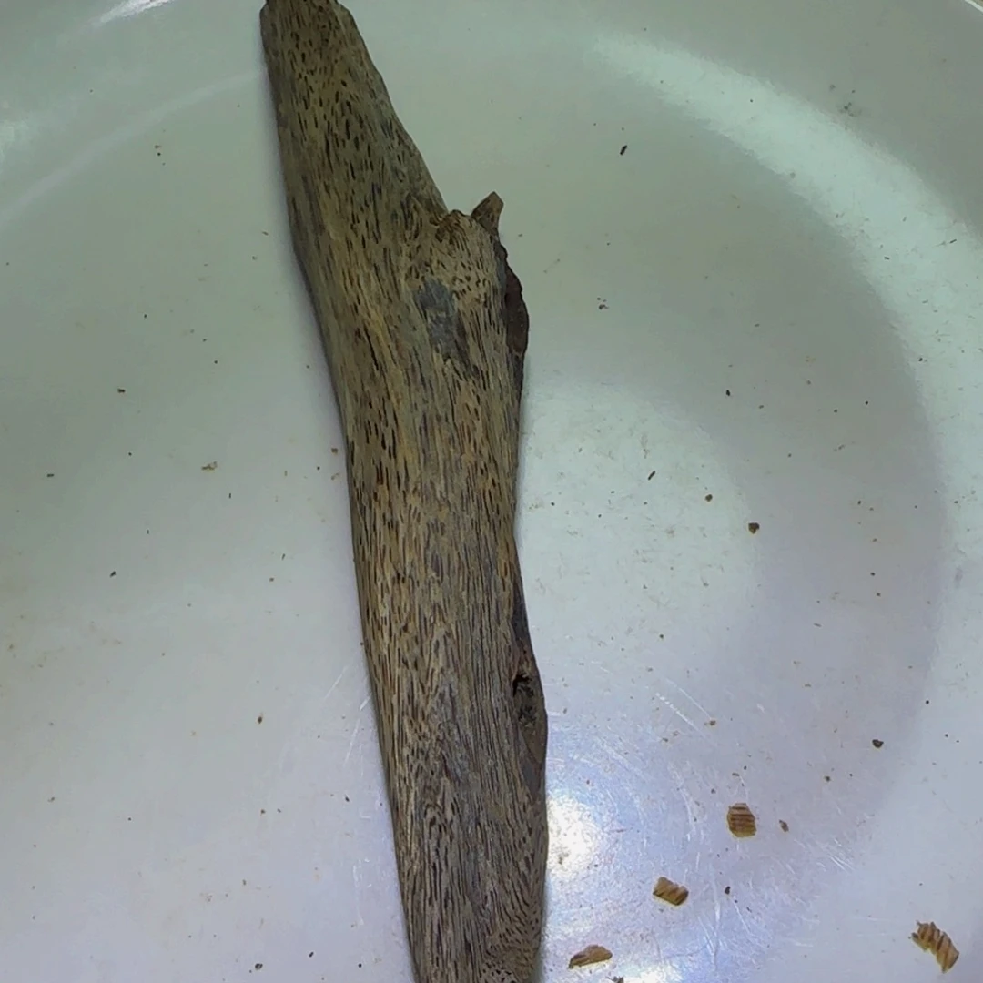 沉香手把件朱*棠沉香奇楠天然沉浮张勺子虫漏49克