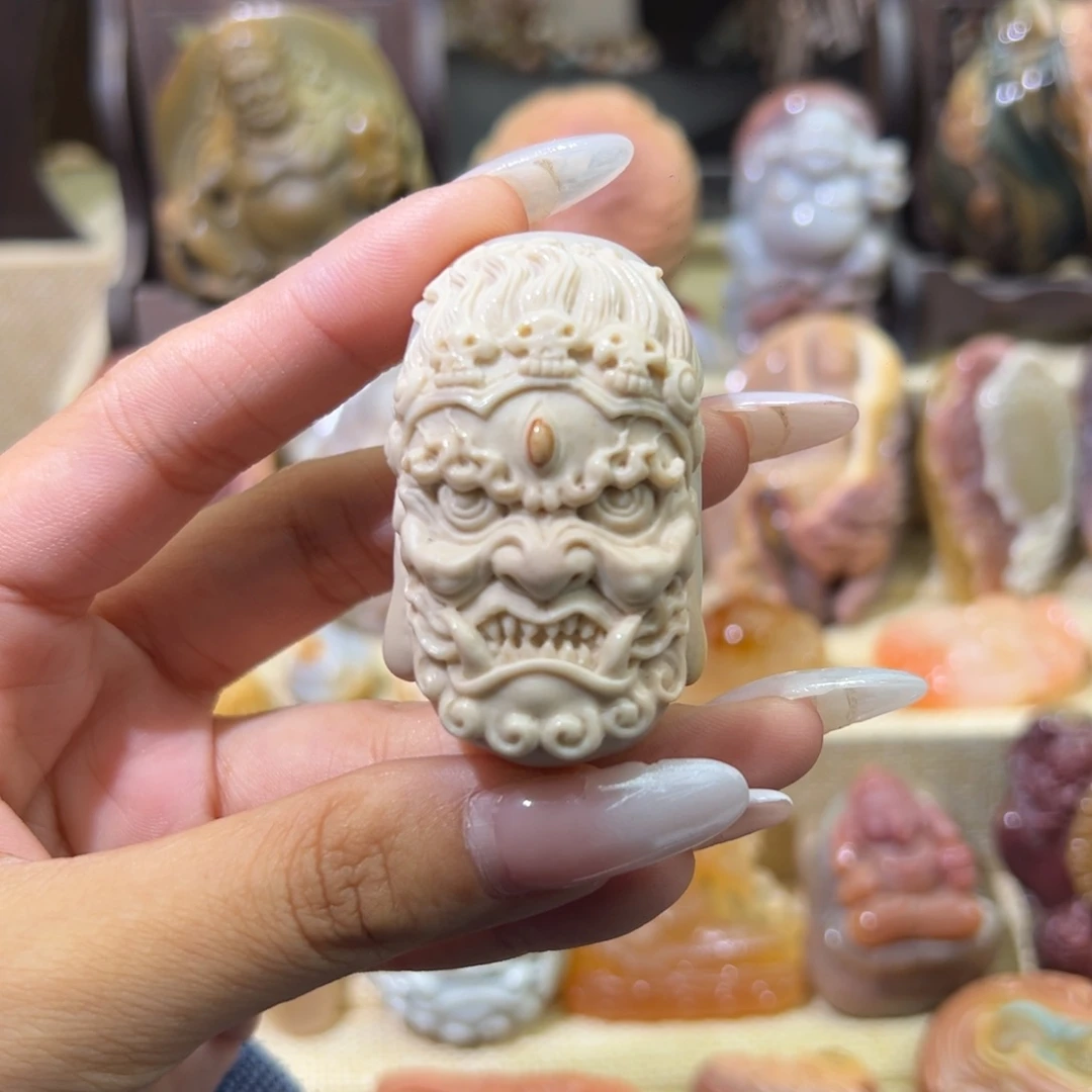 淡***治石英质玉未镶嵌颈饰