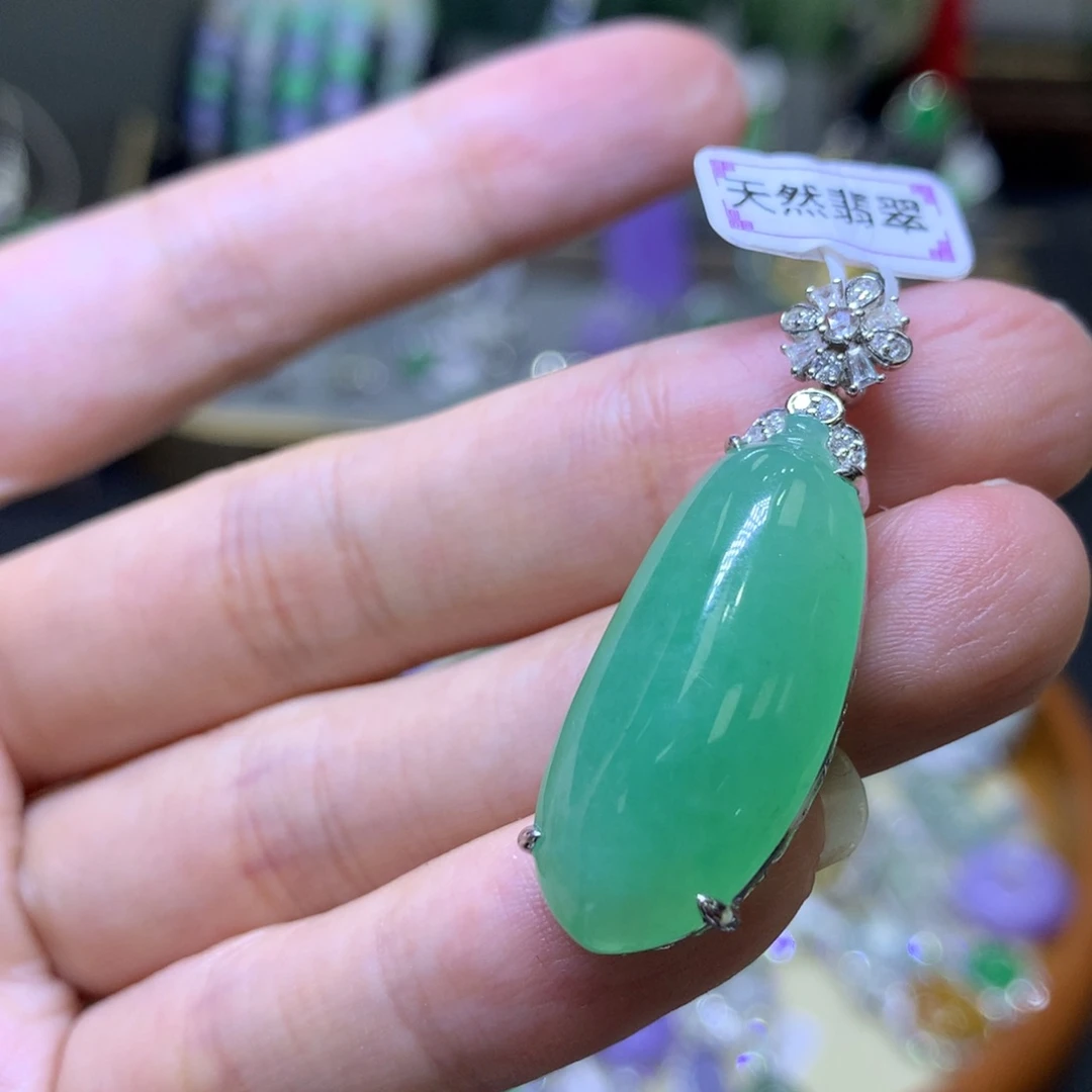 翡翠18K金镶嵌颈饰翡翠吊坠项链