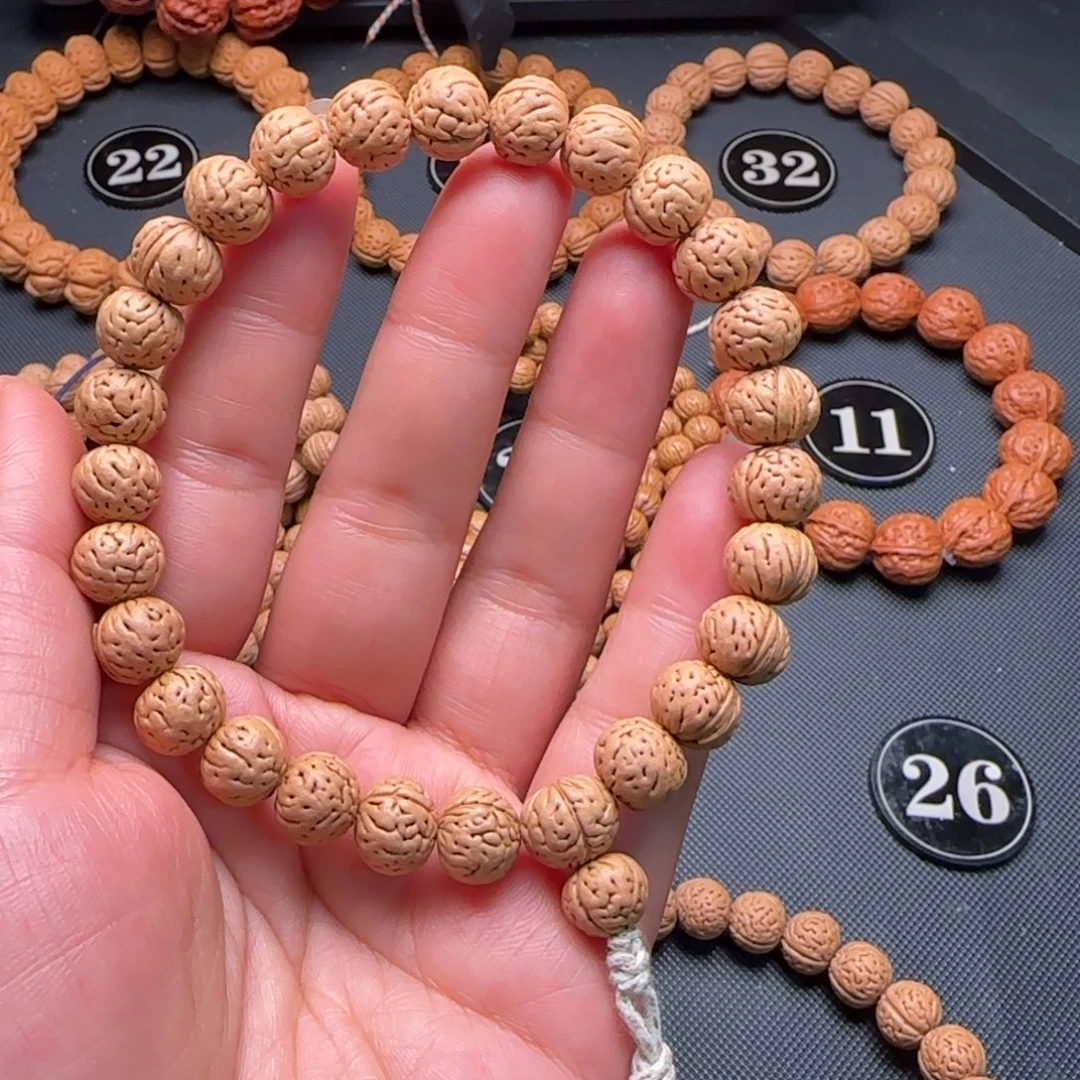 q***u桃核手串磨盘脐中脐