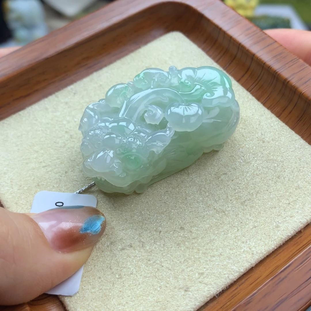 翡翠未镶嵌颈饰12