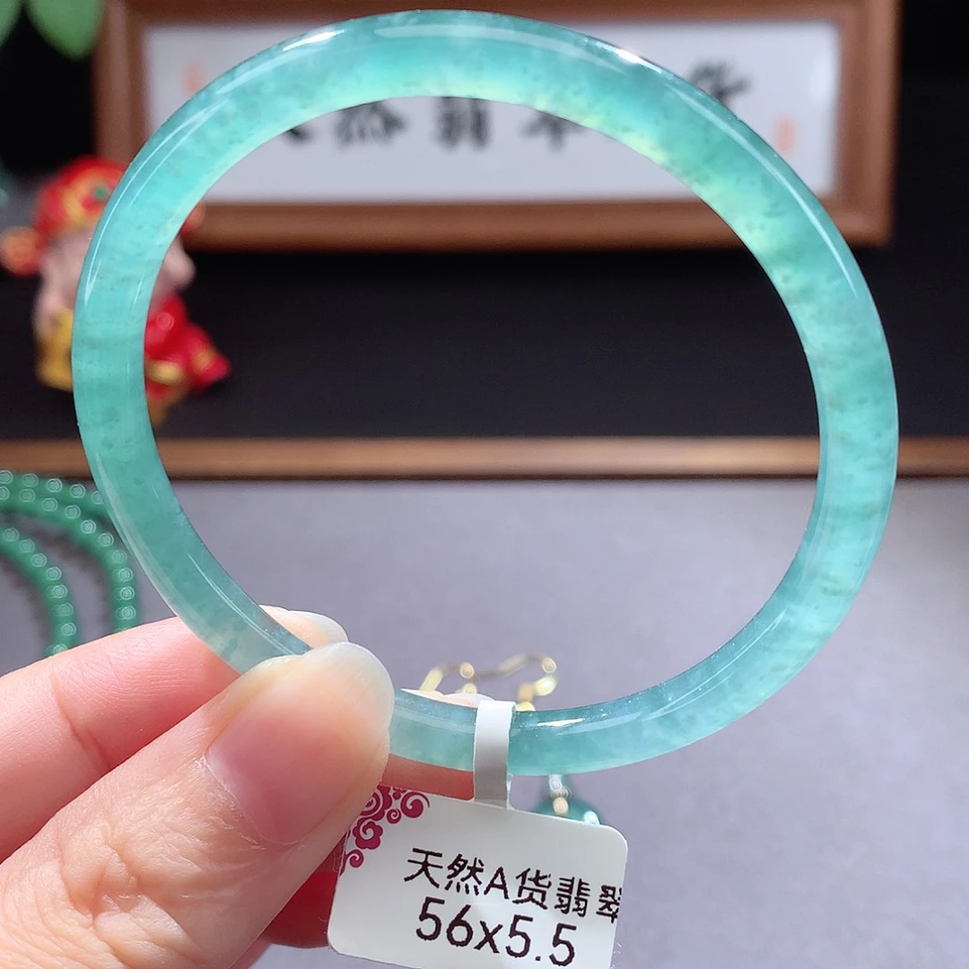 未镶嵌手镯（圆镯）翡翠