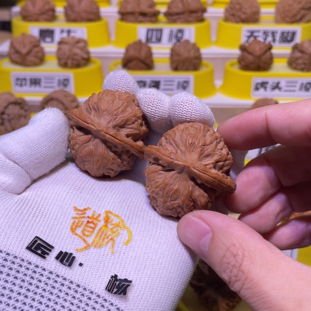 哈****桃核把件金麒麟41
