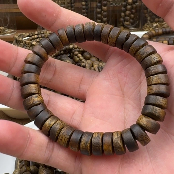 沉香手串张勺子手串