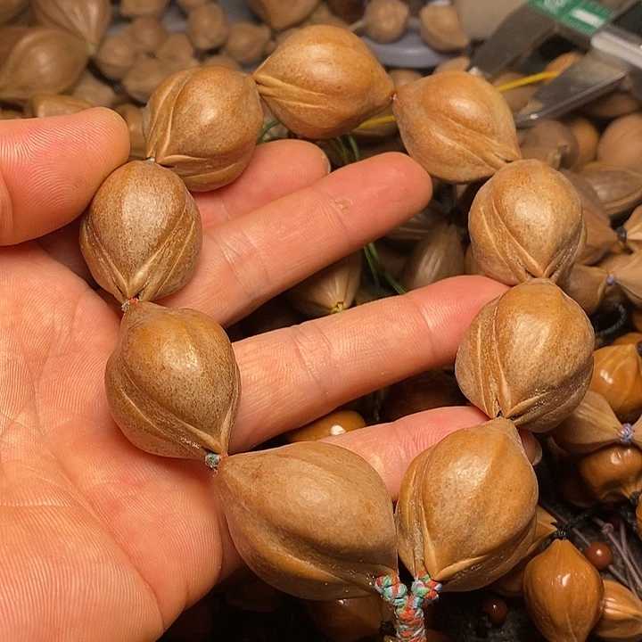 橄榄核手串三面佛手持41