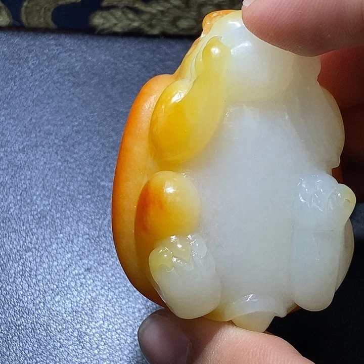 萧***.和田玉未镶嵌颈饰CC