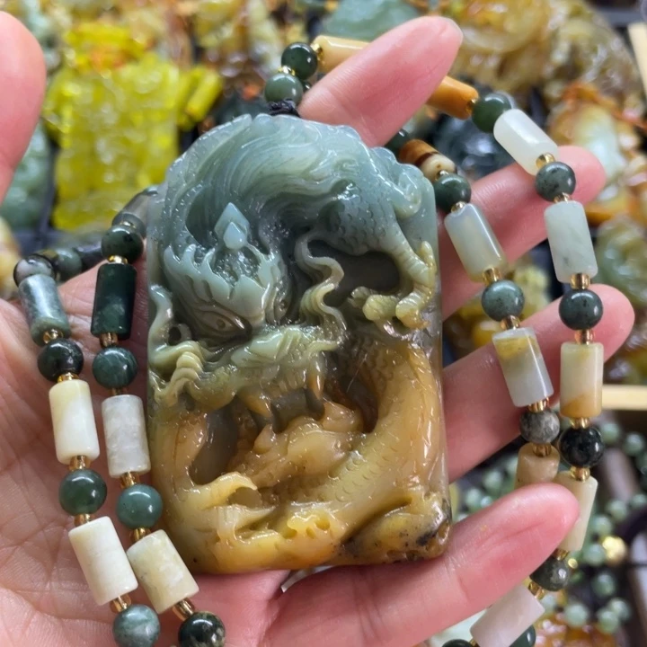 a***儿蛇纹石玉未镶嵌颈饰