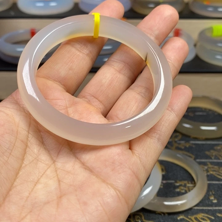 玛瑙/玉髓手镯未镶嵌忆*儿