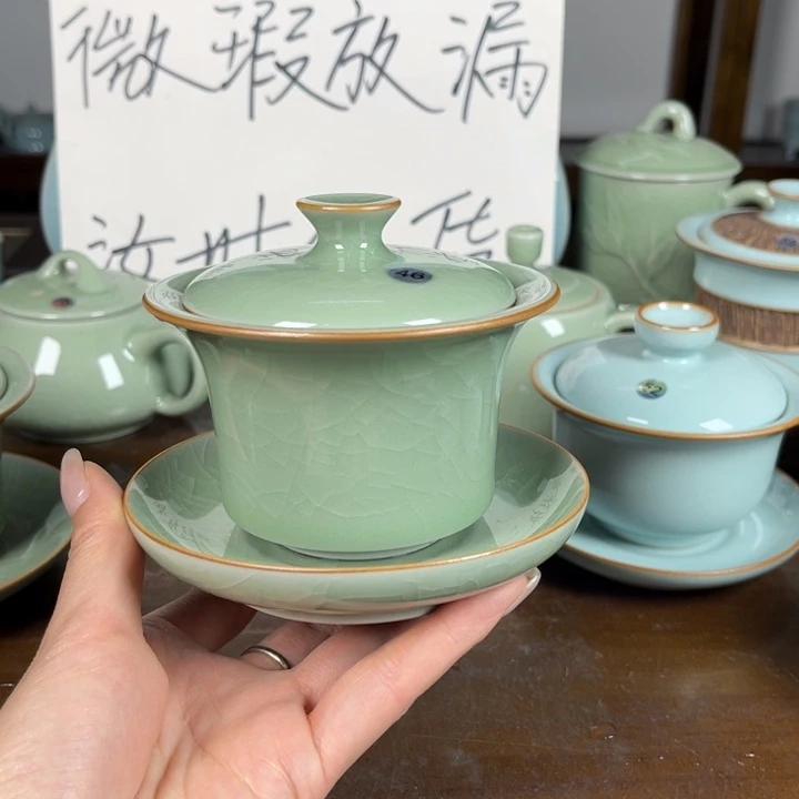 卧***涛46号豆绿马蹄盖碗不完完美