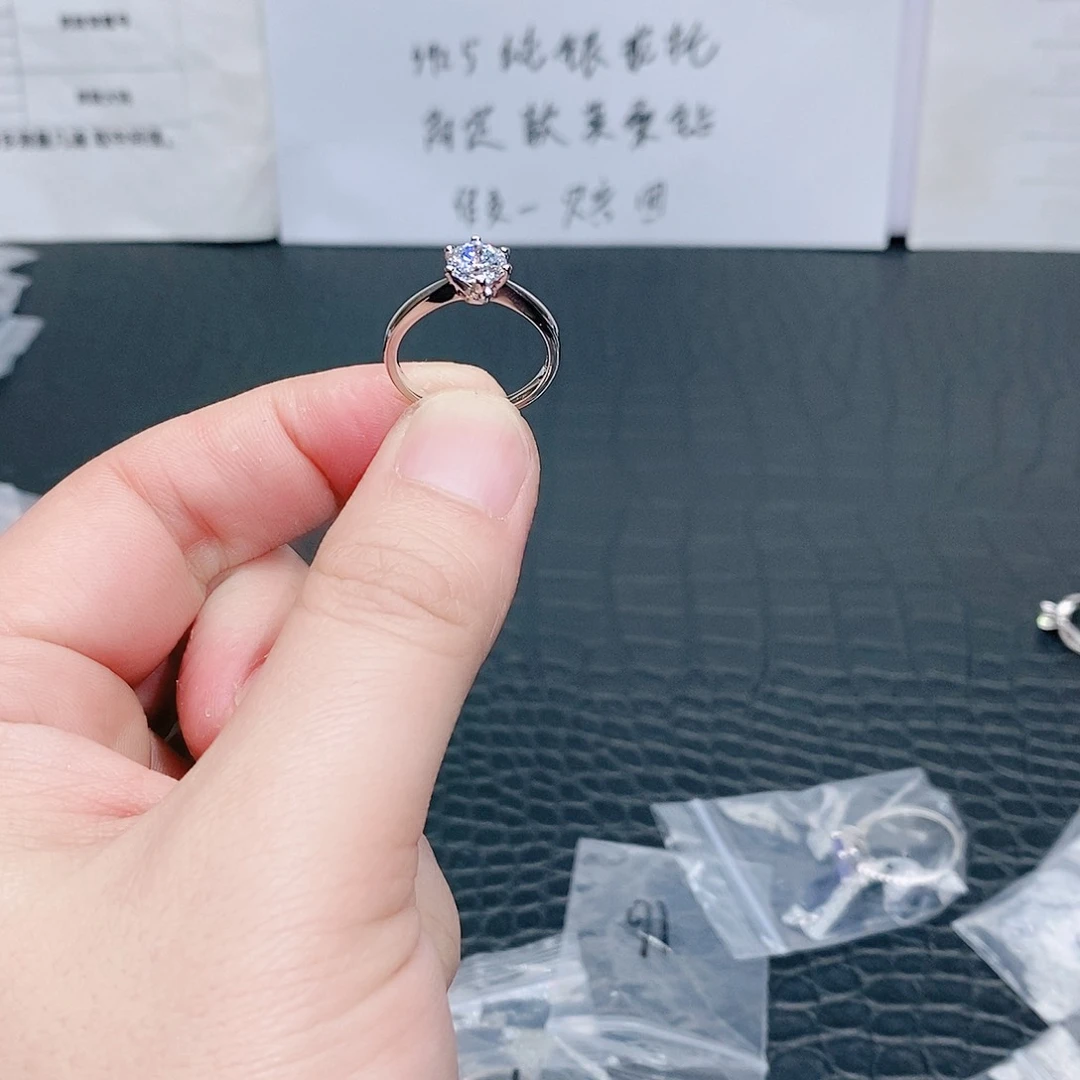 合成碳硅石925银皇冠6爪1克拉16码