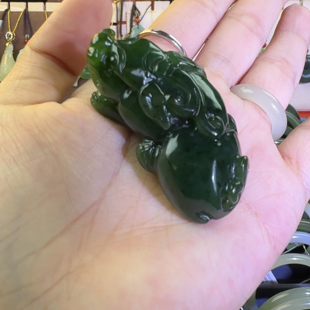 D***n和田玉未镶嵌颈饰